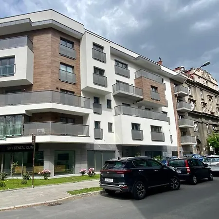 Centrum Z Garazem Podziemnym 아파트