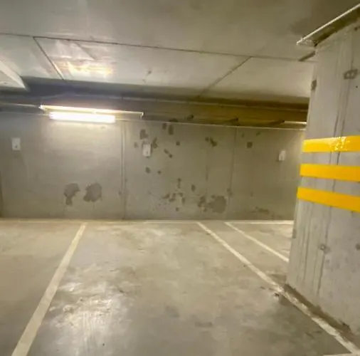 Centrum Z Garazem Podziemnym 아파트 *